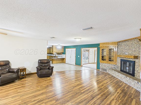 3rd image of 717 Phillips Dr