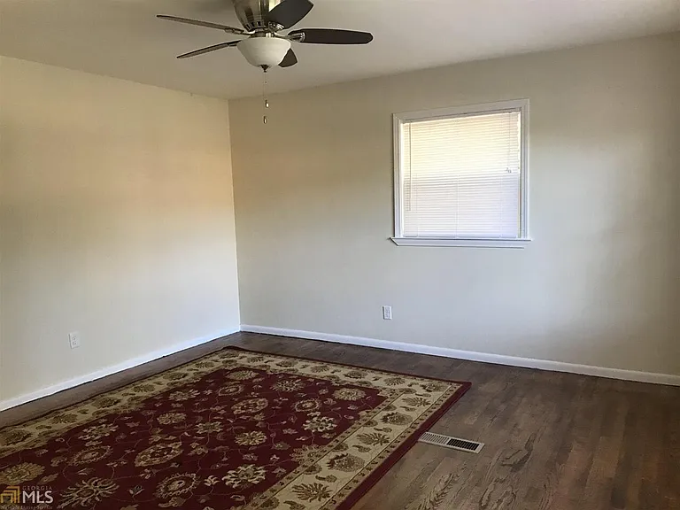 131 Pineview Dr — Photo 5