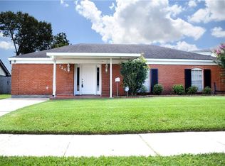 724 Fairlawn Dr, Gretna, LA 70056
