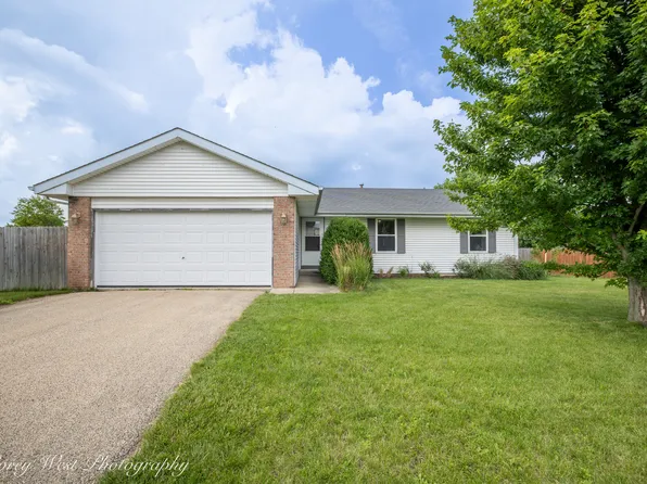 429 Hickory Dr, Davis Junction, IL 61020