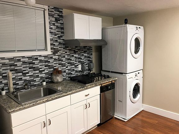 Full Service Kitchen (Accessories Included)