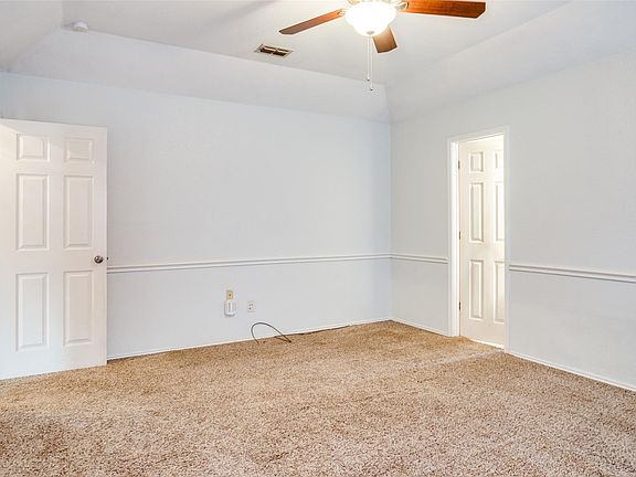 4th image of 349 College St S