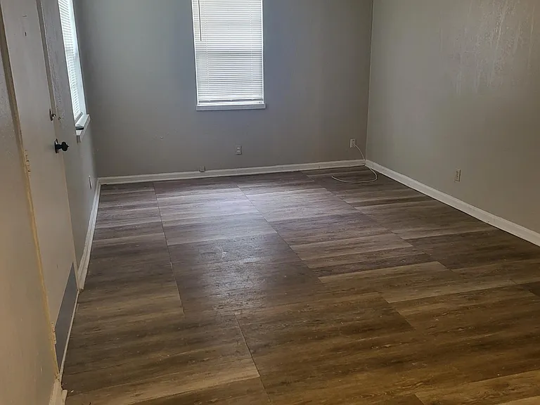 1103 Grant St — Photo 4
