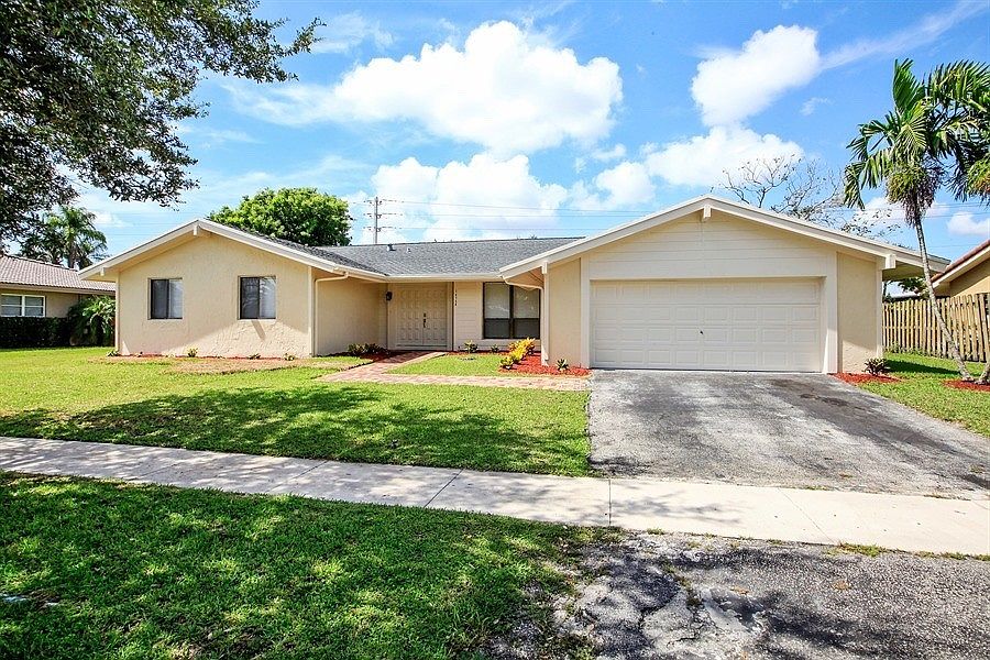 1st image of 16768 Golfview Dr