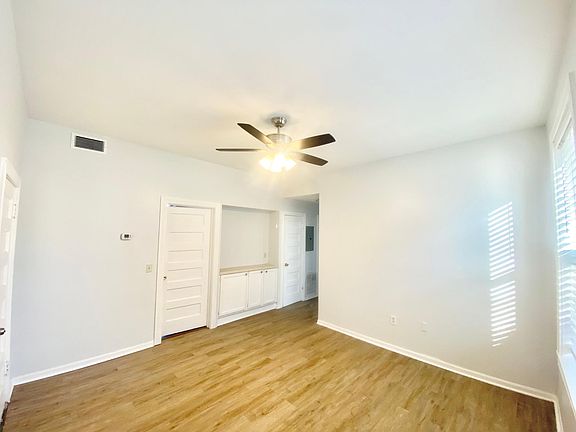 4th image of 2258 S Washtenaw Ave #1R