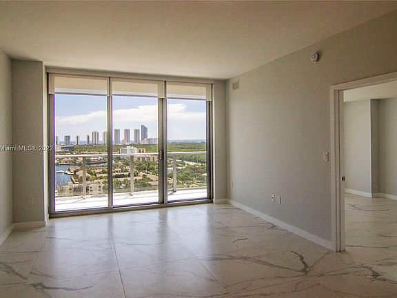 3rd image of 16385 Biscayne Blvd Unit 2016