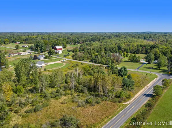 14825 White Creek Ave NE, Grand Rapids, MI 49319