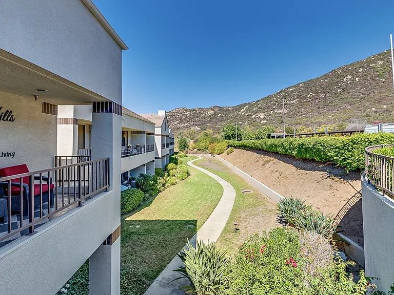 Legacy Hills at Poway 55+ — Photo 26
