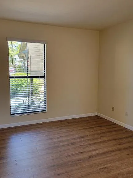 1187 Grove Ave #F — Photo 5