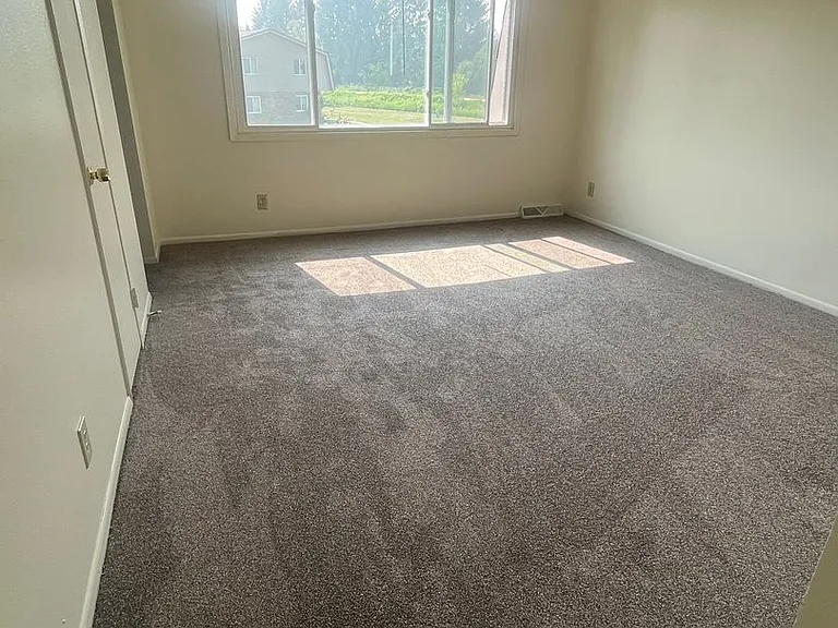 140 W Falls Rd — Photo 10
