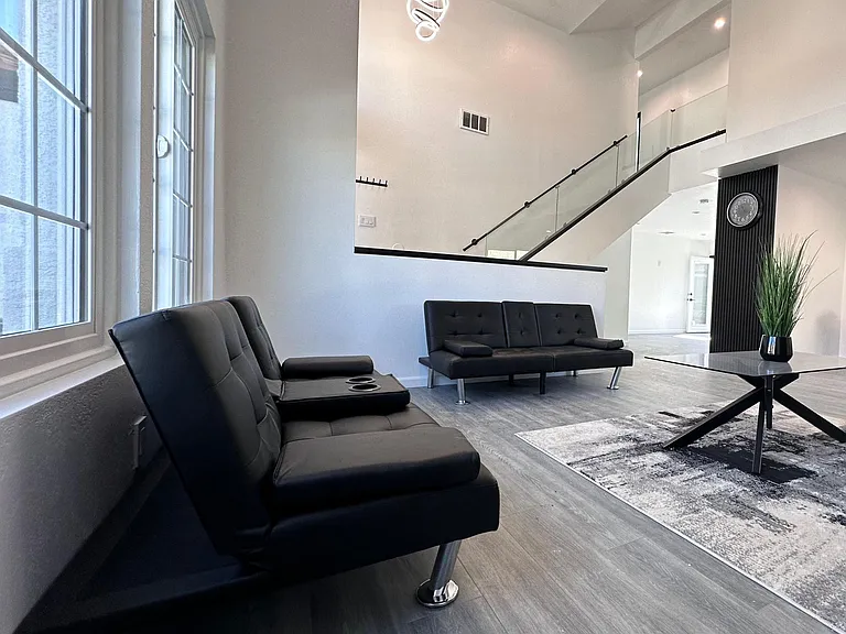 2242 Gregory Ave — Photo 9