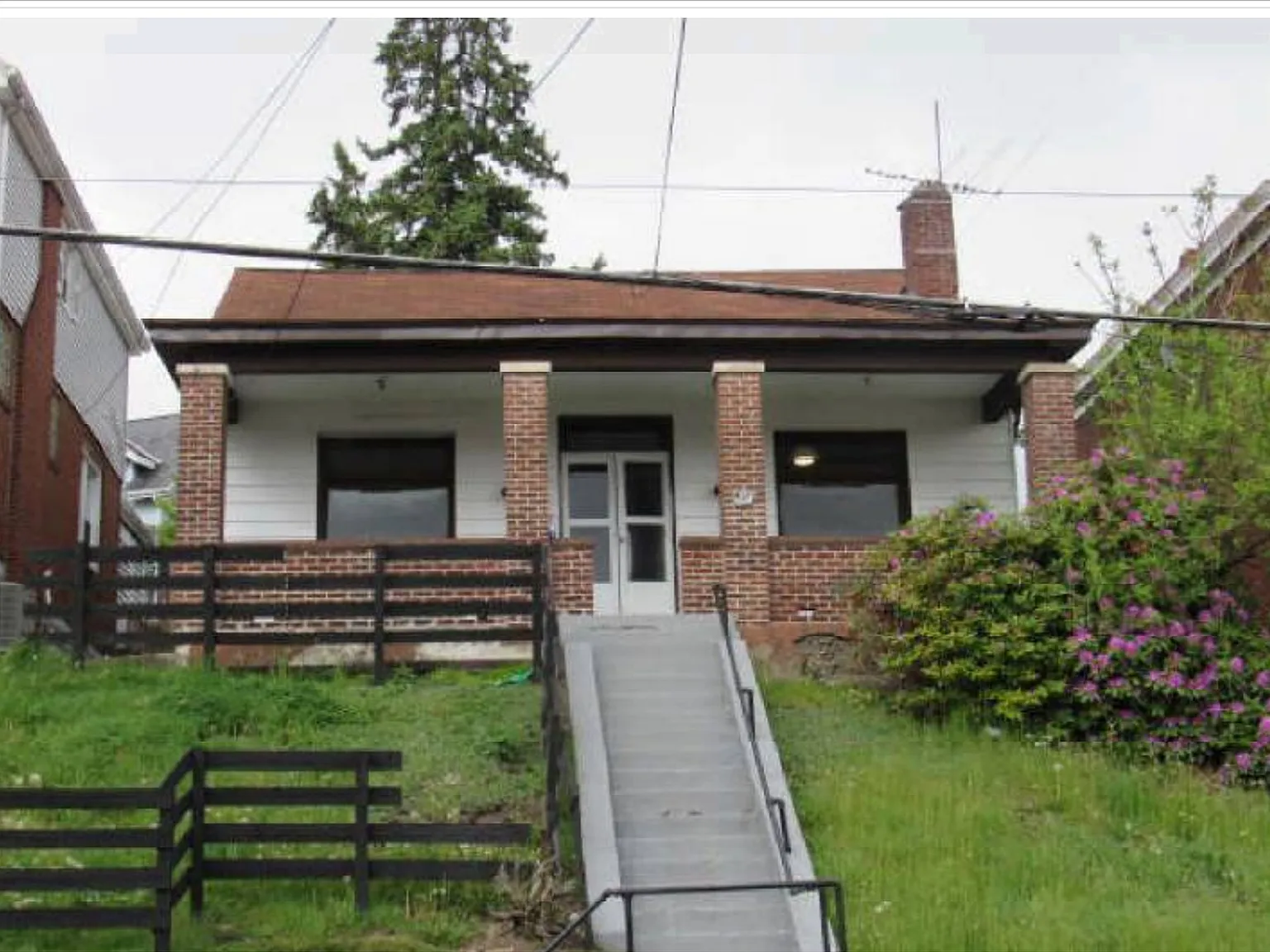 3 bed, 1305 sqft, $2,000 — Photo 2