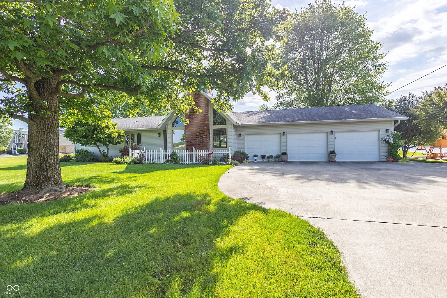 5051 N Fortville Pike photo 1
