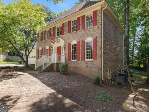 2501 Pine Cove Dr, Tucker, GA 30084