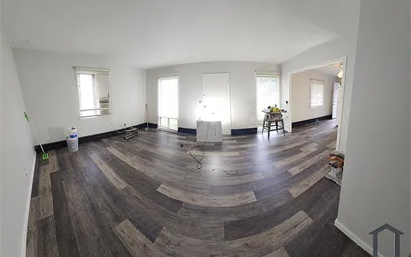 914 Leroy St — Photo 4