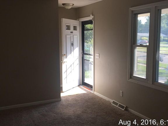 3rd image of 3260 Brookshire Dr SE