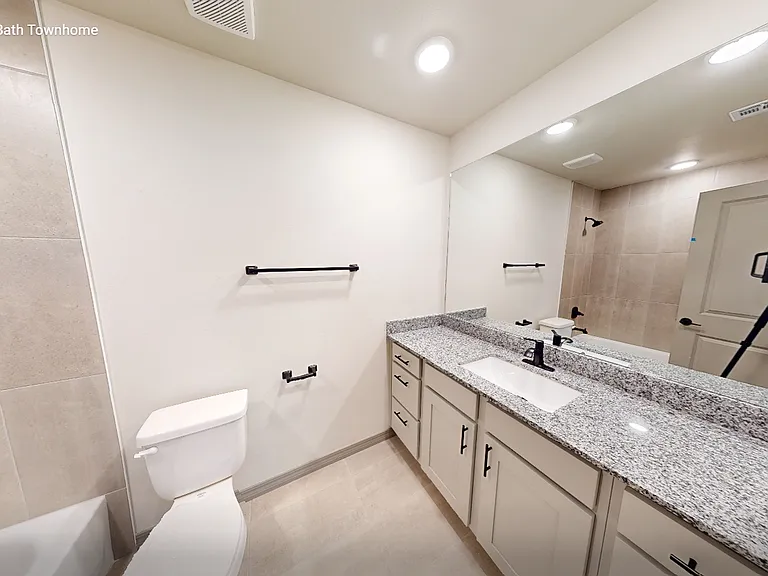 Reserve on 29th Townhomes — Photo 14
