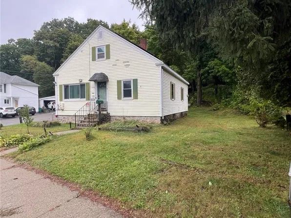1776 Mendon Road, Woonsocket, RI 02895