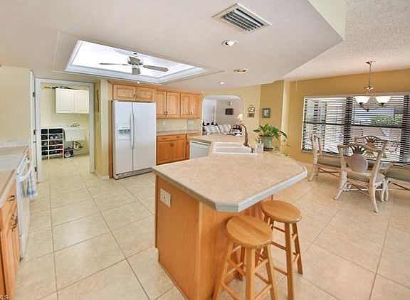 5th image of 2830 SW 30th St