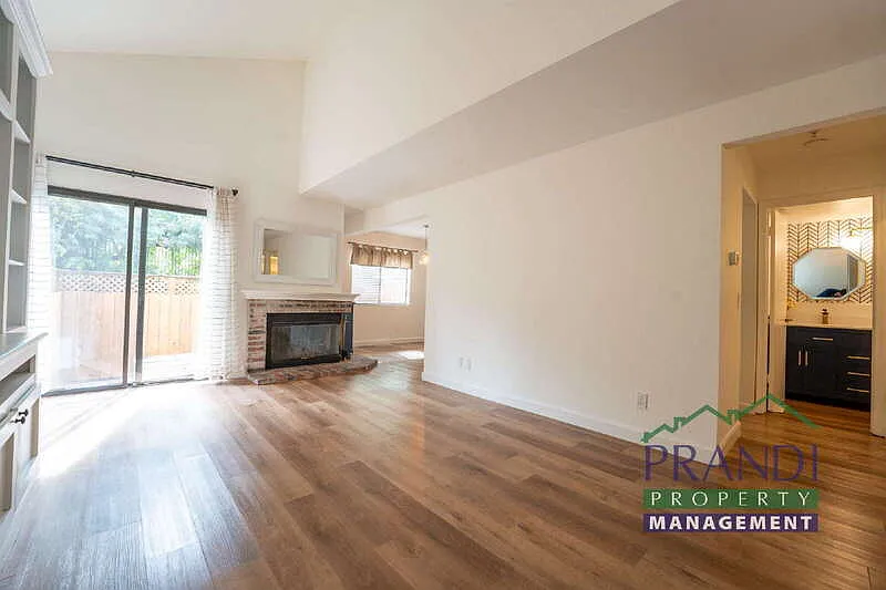 3 bed, 2.5 bath, 1395 sqft, $4,650 — Photo 4