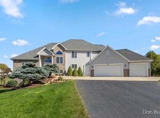 7580 Carpet Rose Dr SE, Caledonia, MI 49316