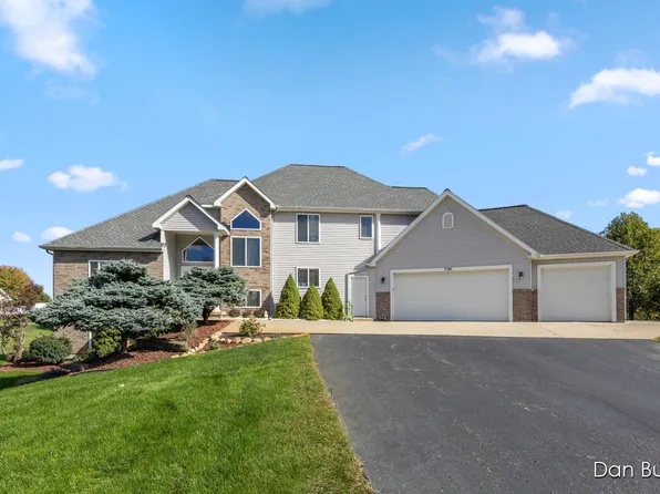 7580 Carpet Rose Dr SE, Caledonia, MI 49316