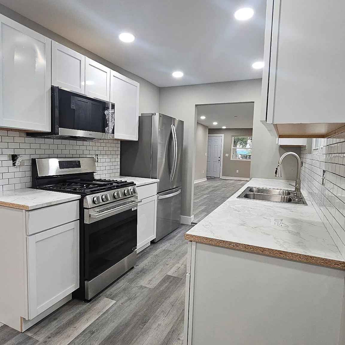 3 bed, 1.0 bath, 1200 sqft, $1,250 — Photo 1