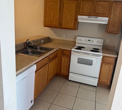 5th image of 860 Grantham Dr