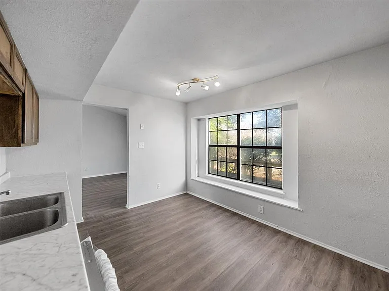 28 Brewster Ct — Photo 61