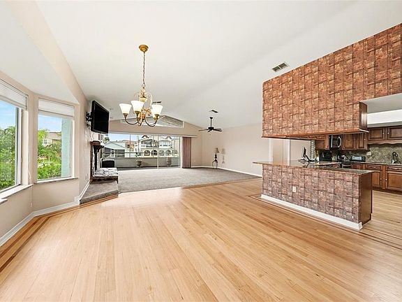 3rd image of 6225 Bayside Dr