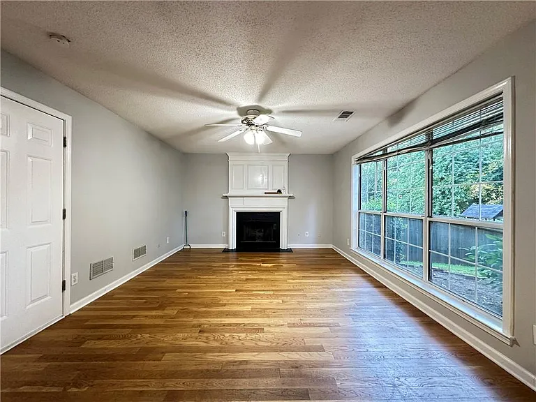 11900 Carriage Park Ln — Photo 2