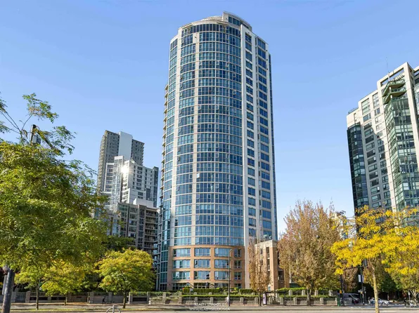 388 Drake St #705, Vancouver, BC V6B 6A8
