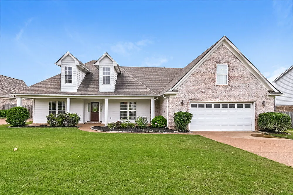 3 bed, 2.5 bath, 2415 sqft, $2,650 — Photo 1