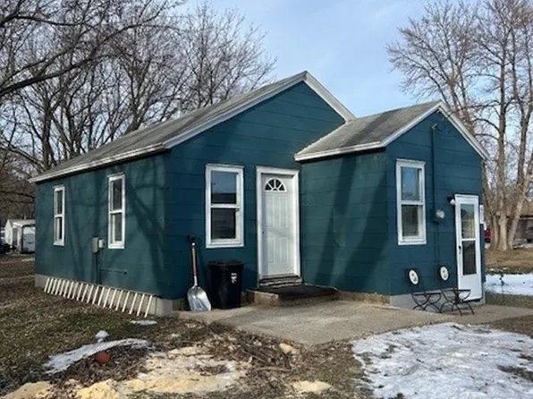 403 S Roberts Ave, Graettinger, IA 51342