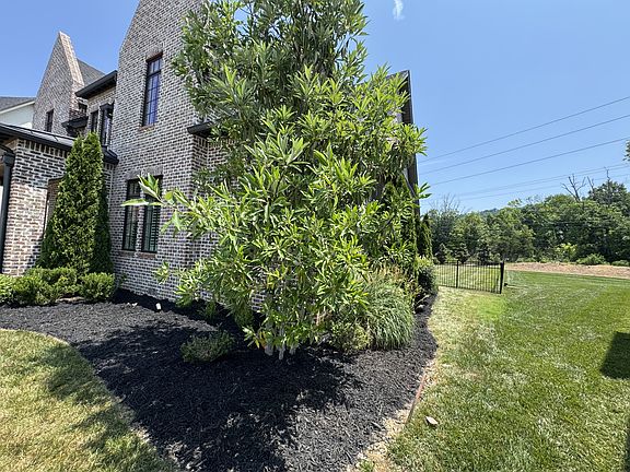 3rd image of 9374 Calder Cir