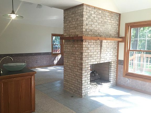 5th image of 15 Elmwood Dr