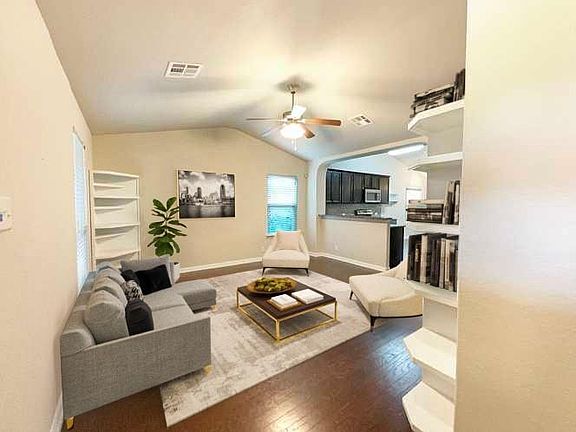 2nd image of 621 Heritage Springs Trl