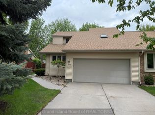 1908 Stolley Park Cir, Grand Island, NE 68803