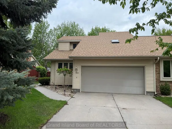 1908 Stolley Park Cir, Grand Island, NE 68803