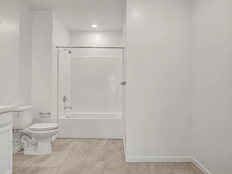 5730 Sky Pointe Dr #190 — Photo 29