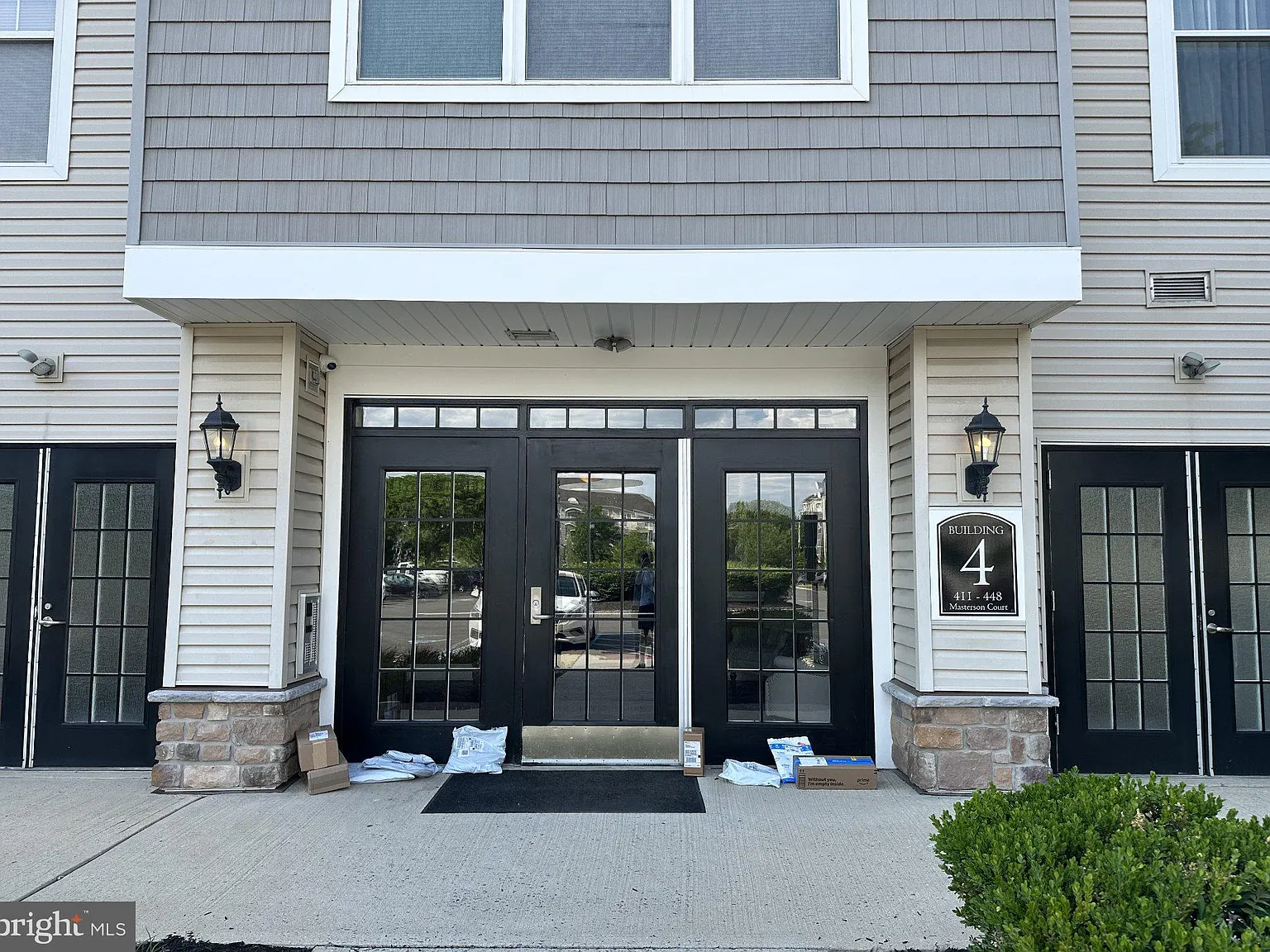 2 bed, 2.0 bath, 1573 sqft, $2,450 — Photo 2