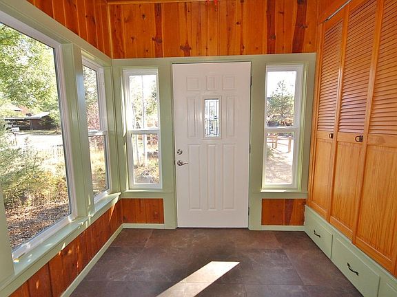 Entryway/mudroom