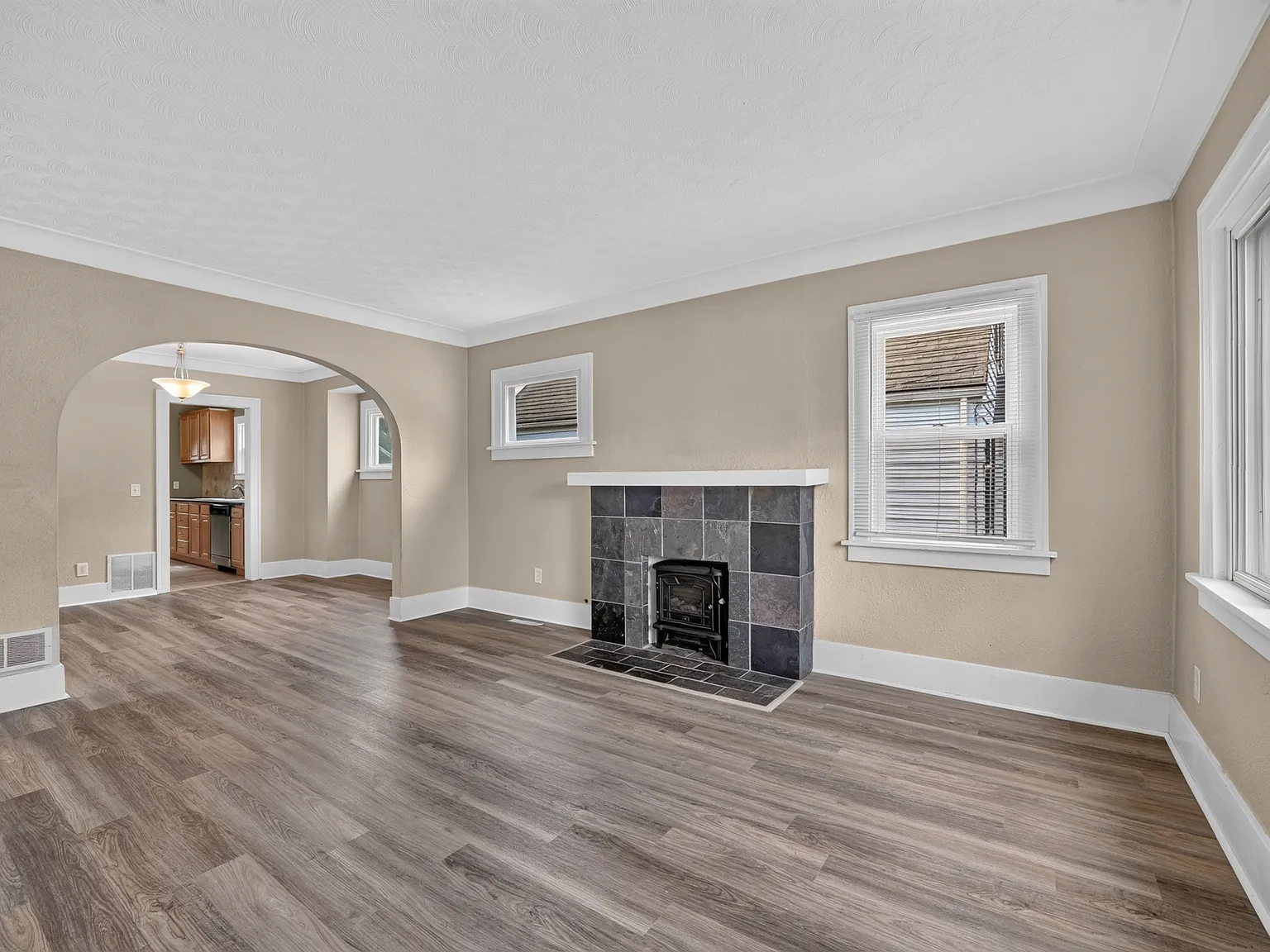 3 bed, 1215 sqft, $1,150 — Photo 3