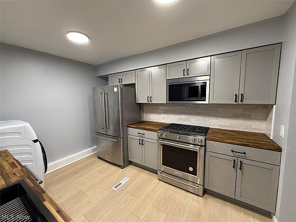 5th image of 359 Denman Ave