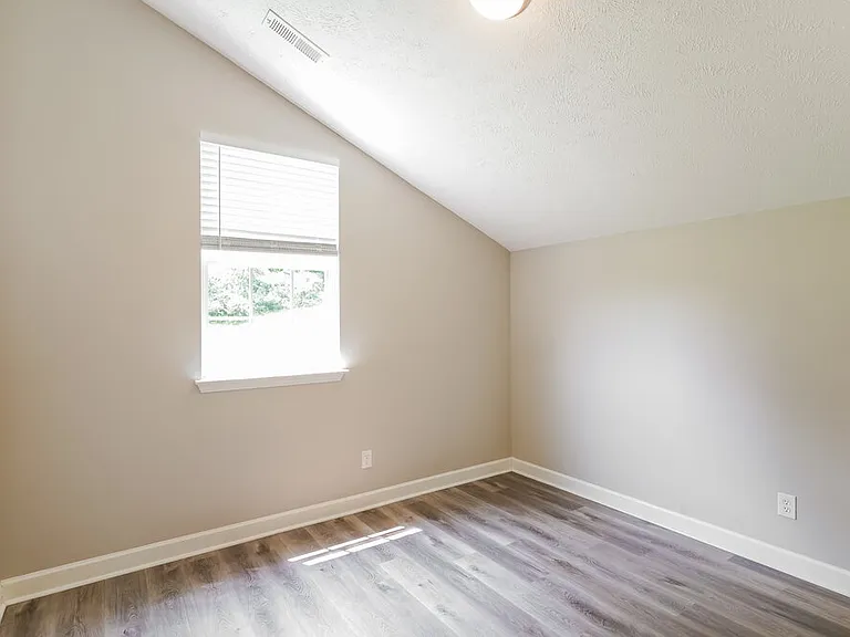 685 Belgium Dr — Photo 13