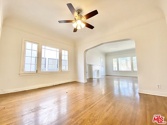 4th image of 410 N Gardner St #1/2