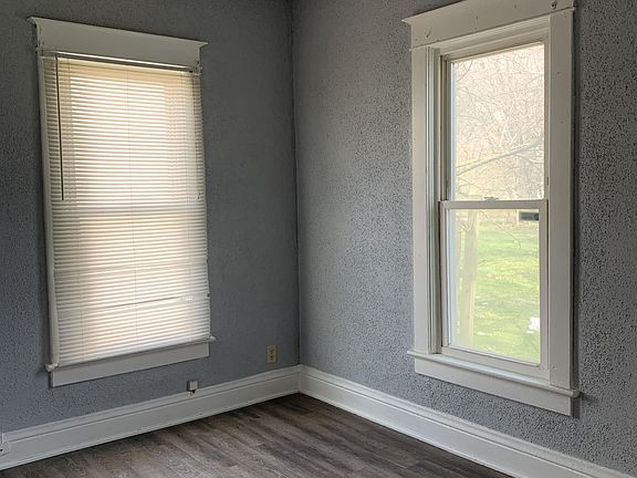 4th image of 1010 W Garfield Ave