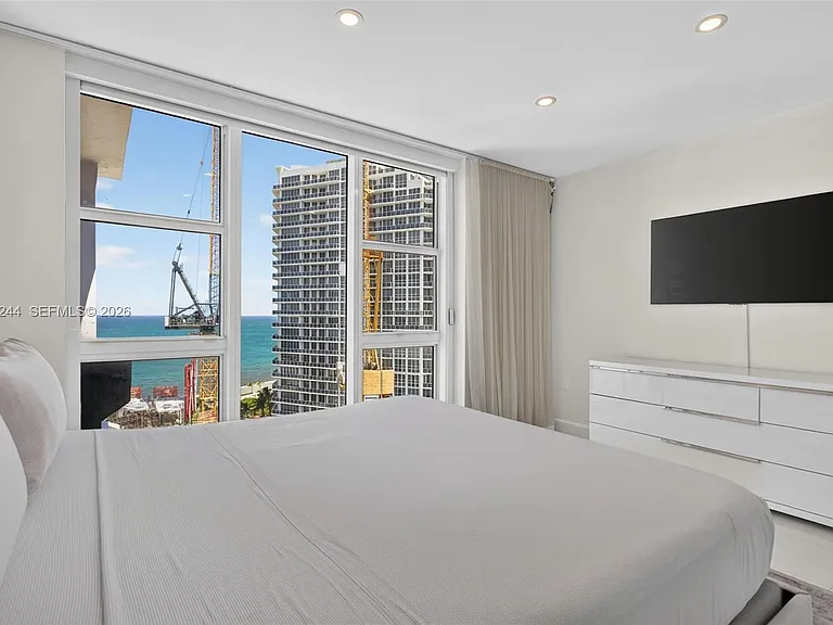 10275 Collins Ave #1521 — Photo 30