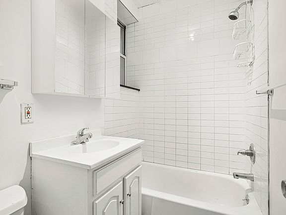5th image of 411 Suydam St APT 1L