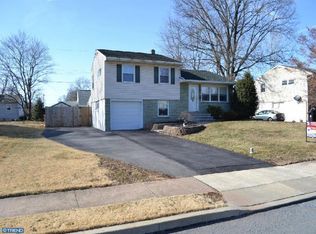 122 Maplewood Dr, Douglassville, PA 19518